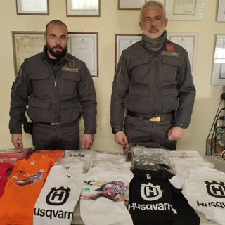 Ottobiano: sequestrate 240 maglie da motocross contraffatte agli internazionali d'Italia