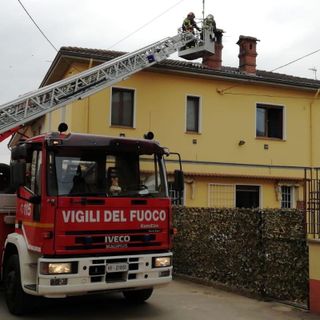 Pavese: incendio in un camino Trovo, intervengono i Vigili del fuoco con l'autoscala