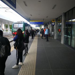 FOTOGALLERY. Vigevano, pochi pendolari sulla linea Milano-Mortara-Alessandria. Situazione sotto controllo
