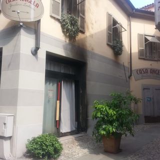 Mortara: esplosione notturna danneggiata un'attività commerciale in via Roma