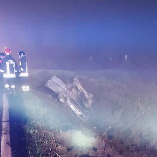 Cergnago: auto esce di strada e si ribalta sulla ex statale 211, coinvolte due persone