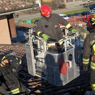 Pavese: fiamme su un tetto a Giussago, distrutti 70 metri quadrati