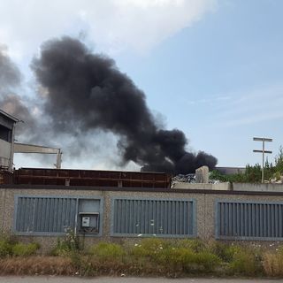 Mortara, incendio Eredi Bertè: &quot;Impatto contenuto, valori degli inquinanti sopra il limite per alcuni minuti&quot;