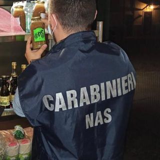 Pavia: prodotti surgelati venduti per freschi, nei guai il titolare di un Kebab