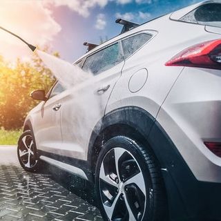 IL CASO. L'auto si può lavare senza incorrere in sanzioni? La prefettura di Asti dà ragione alle associazioni dei lavaggisti