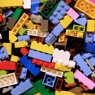 Lombardia, domani aperture straordinarie di Palazzo Pirelli e Palazzo Lombardia all'insegna dei mattoncini LEGO
