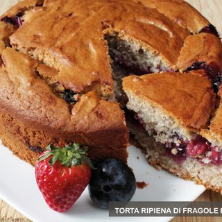MercoledìVeg di Ortofruit: oggi prepariamo la torta ripiena di fragole e mirtilli