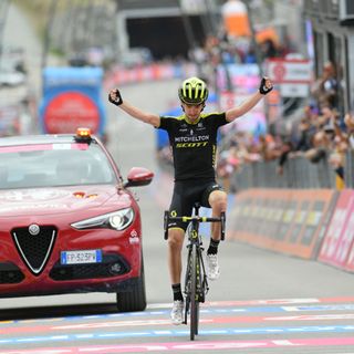 Nieve vince a Cervinia nel giorno del suo compleanno, Froome è la Maglia Rosa del Giro d’Italia