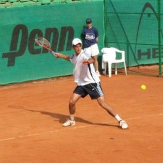 Nole Djokovic in azione sulla terra rossa del Tennis Club Sanremo