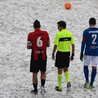 Calcio serie D: Il derby fra OltrepoVoghera e Pavia è vinto.....dalla neve