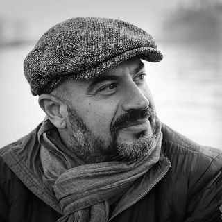 Grave incidente in scooter a Roma per Gianluigi Paragone: portato in ospedale in codice rosso