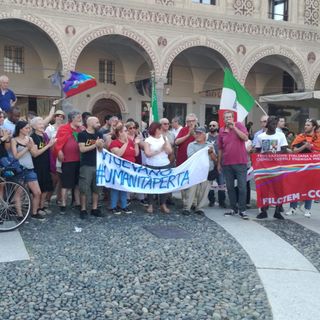 - FOTONOTIZIA - Vigevano, la manifestazione &quot;Umanità aperta&quot; in favore dell'immigrazione
