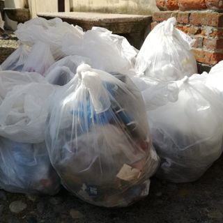 “Puliamo Gambolò”, gli studenti raccolgono 20 sacchi di rifiuti