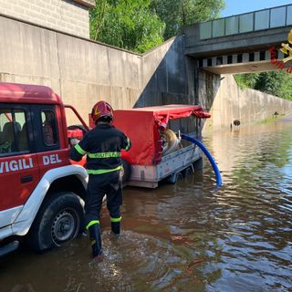Oltrepò: i Vigili del fuoco prosciugano un sotttopasso allagato a Castelletto di Branduzzo