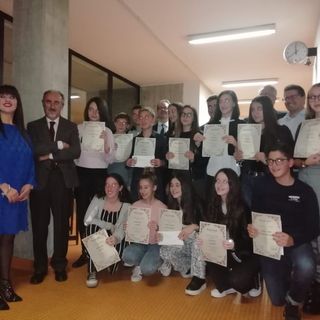 Robbio, consegnate ai ragazzi meritevoli della scuola media le borse di studio Brivio e Preve