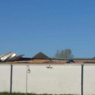 Vento forte, a Robecco scoperchiato il cimitero. Chiusa la sp117 per Pontevecchio