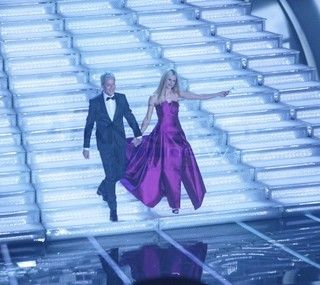 Ma come ti Festival? Gli outfit della seconda serata. Michelle Hunziker prima della classe, i giovani sbagliano il compito