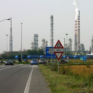 Sannazzaro de' Burgondi: simulato un incidente alla Raffineria Eni