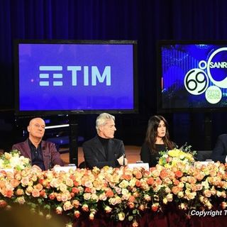 Il logo della Tim alla presentazione del 69° Festival di Sanremo