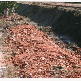 Confienza: smaltimento abusivo rifiuti per consolidamento sponde canale irriguo cavo Drovante