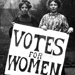 Le Suffragette spengono 100 candeline