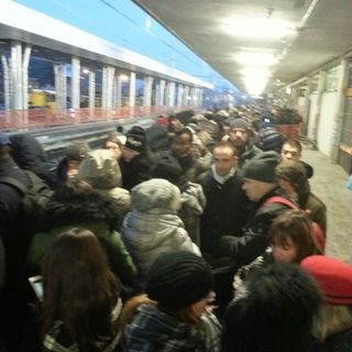 Treni pendolari, il 2019 appena concluso è stato un anno da dimenticare. La somma dei ritardi accumulati raggiunge i nove mesi