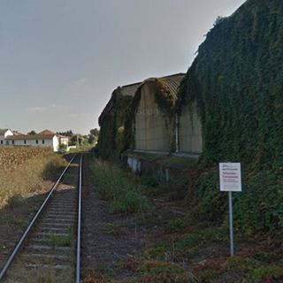 Garlasco, timore per lo stabile di via Sonno nei pressi dei binari della ferrovia