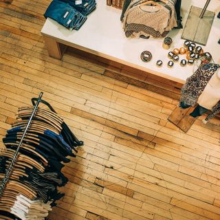 T-shirt: tanti stili e utilizzi per un capo senza tempo