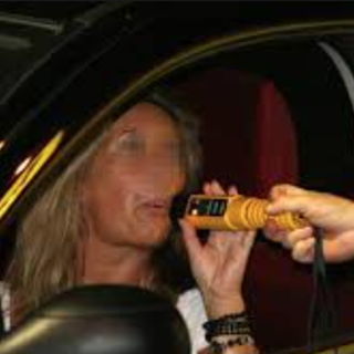 Sbanda in autostrada: nel sangue alcol 4 volte più del consentito