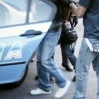 Vigevano: rapina l'incasso del discount, in manette un 35enne