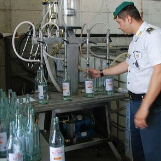 20mila litri di alcool sequestrati dalla Gdf e donati agli ospedali lombardi