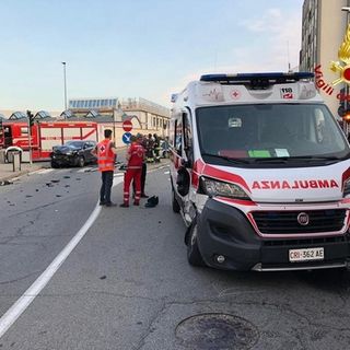 Novara: ambulanza si schianta contro un'auto