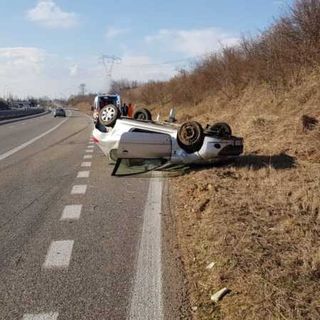 Auto ribaltata sulla Boffalora-Malpensa tra Cuggiono e Castano, ferita una donna