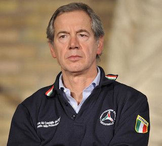 Bertolaso: «Mi unirò alla gente che dà l'anima rischiando ogni istante la vita per vincere questa battaglia»