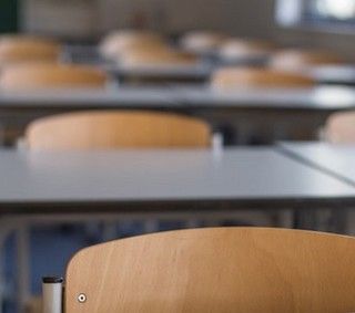 Scuola, il ministro Azzolina: «Si tornerà in classe solo se le condizioni sanitarie lo consentiranno»