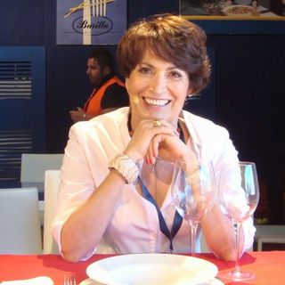 Garlasco: al teatro Martinetti l’esperta di galateo, Barbara Ronchi Della Rocca, ha parlato di Leonardo della cucina e del bon ton