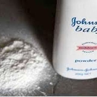 Pavia: trovate tracce di amianto, il talco per bambini Johnson &amp; Johnson ritirato dal mercato