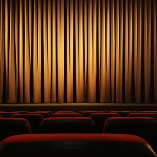 Moratti e Galli: «Riaprire teatri e cinema per rilancio cultura e aggregazione positiva dei giovani»