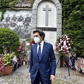 Il Grande Torino non è morto, è soltanto in trasferta: 71 anni anni dopo a Superga c'è solo Cairo. «Questo silenzio ci permette di ascoltare»