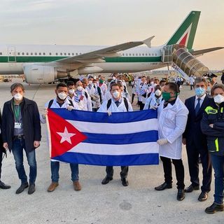 Da Cuba per aiutare la Lombardia 52 medici e infermieri: il racconto e le emozionanti immagini dell'imprenditore Valter Rosso