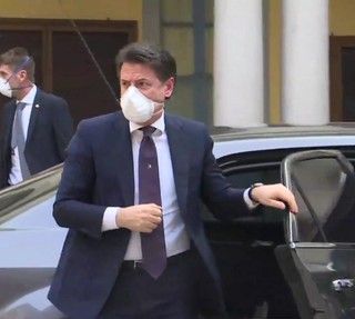 Conte per la prima volta in Lombardia: «Non si può tornare alla normalità, facciamo le cose giuste a costo di scontentare i cittadini»