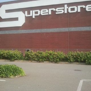 Vigevano: tenta di rubare al supermercato, poi aggredisce un addetto alla sicurezza per guadagnarsi la fuga. Scatta la denuncia per un 25enne