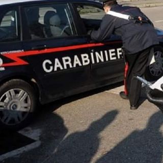 Vittuone: rapinano 70enne dell’auto e, nella fuga, speronano l’auto dei Carabinieri