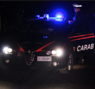 Pavia: al volante con patente sospesa colpiscono ripetutamente l'auto dei Carabinieri, nei guai tre 20enni