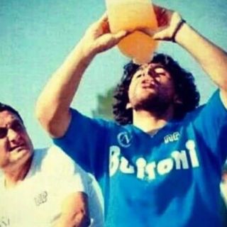 Salvatore Carmando con Maradona nella foto postata dal sindaco di Bodio Eleonora Paolelli
