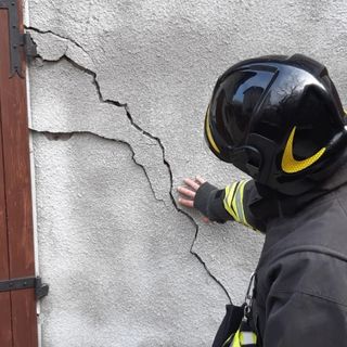 Pavia: intervento dei vigili del fuoco per svuotare le cantine e garage in Borgo Ticino