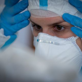 Covid-19, continua la strage silenziosa dei medici in Lombardia: da 30 a 1.500 infetti