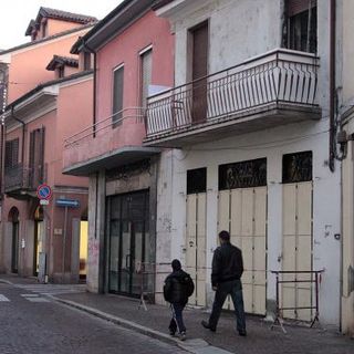 Mortara: Spostano le fioriere denunciate madre e figlia
