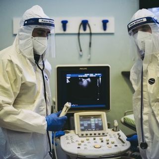 Covid-19, in Italia oggi 13.442 casi e 385 vittime. Lombardia +1.923, poi la Campania. Piemonte giù, Alto Adige su