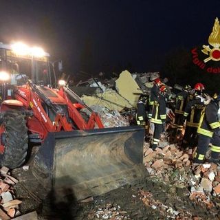 Dramma in Piemonte: esplode una cascina, muoiono tre vigili del fuoco